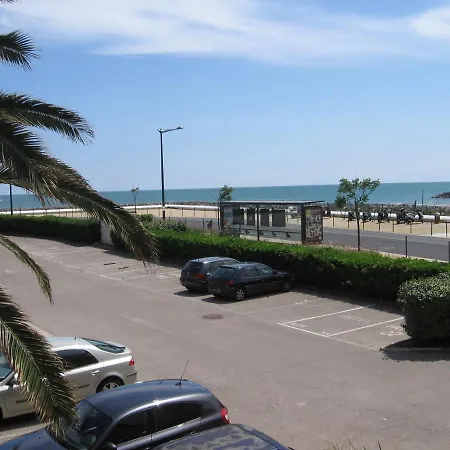 Apartment T2 De 40m² En Front De Avec Loggia, Terrasse Et Parking Prive - - Fr-1-472-127